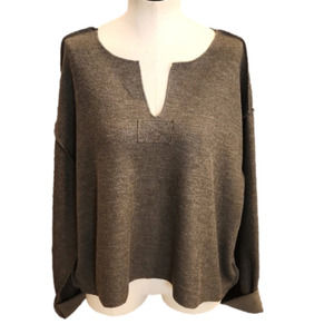 𝅺Womens Urban Outfitters dark olive green v neck quarter sleeve crop top